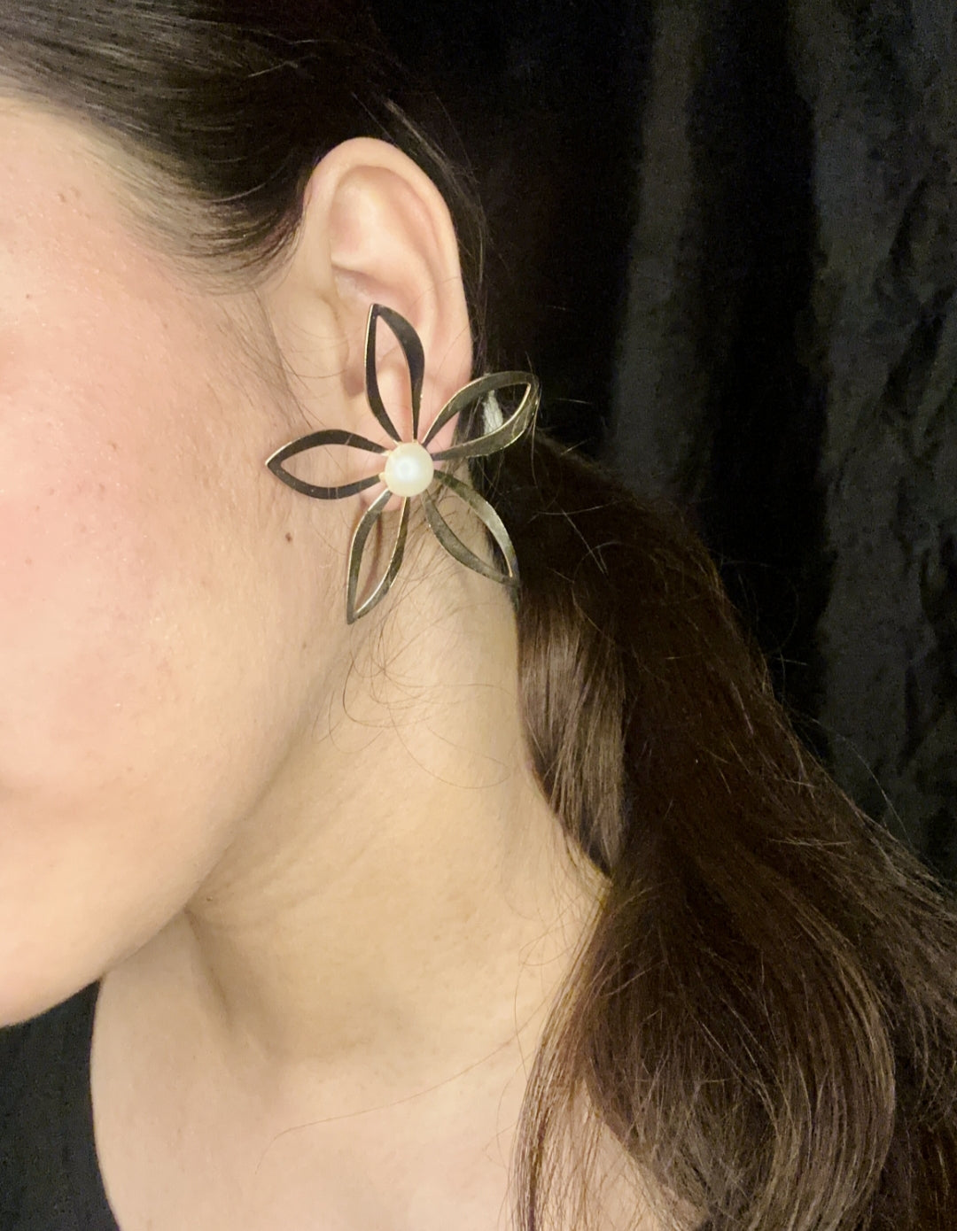 Pearl Cented Flower Earring