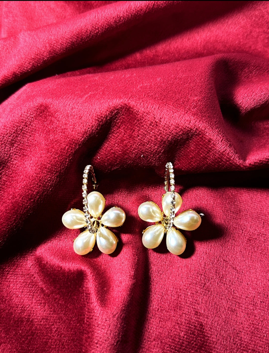 Perlina Flower Loop Earring