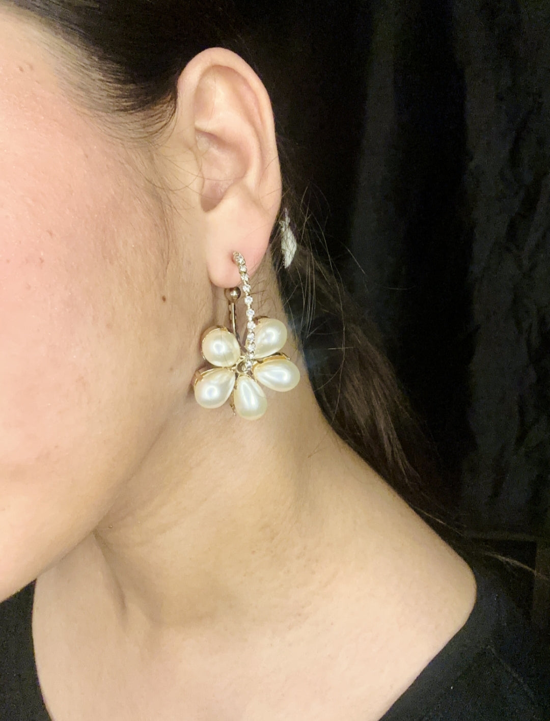 Perlina Flower Loop Earring