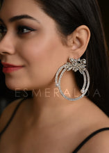 Load image into Gallery viewer, Luna Hoop Earrings