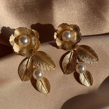 Load image into Gallery viewer, Roseline Earrings