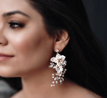 Load image into Gallery viewer, Snow White Earrings